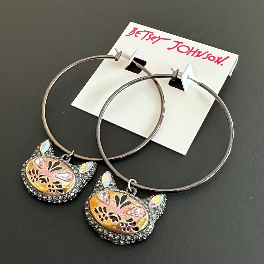 🌀One Of A Kind Betsey Johnson Sugar Skull Cat Earrings
